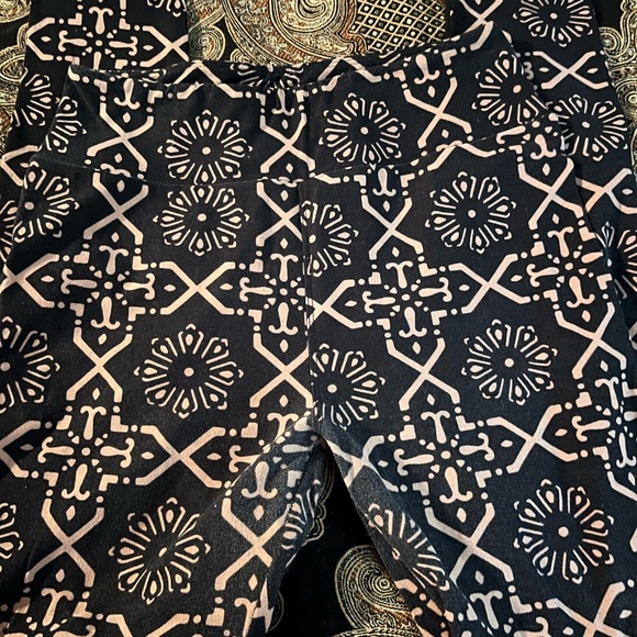 Lularoe OS leggings - Picture 2 of 3